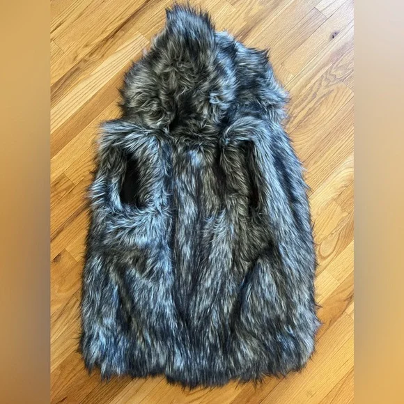 Aritzia Fur best - Picture 3 of 5